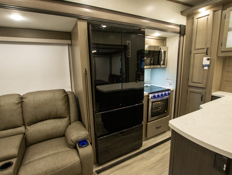2022 Coachmen Chaparral 373MBRB - Image 9