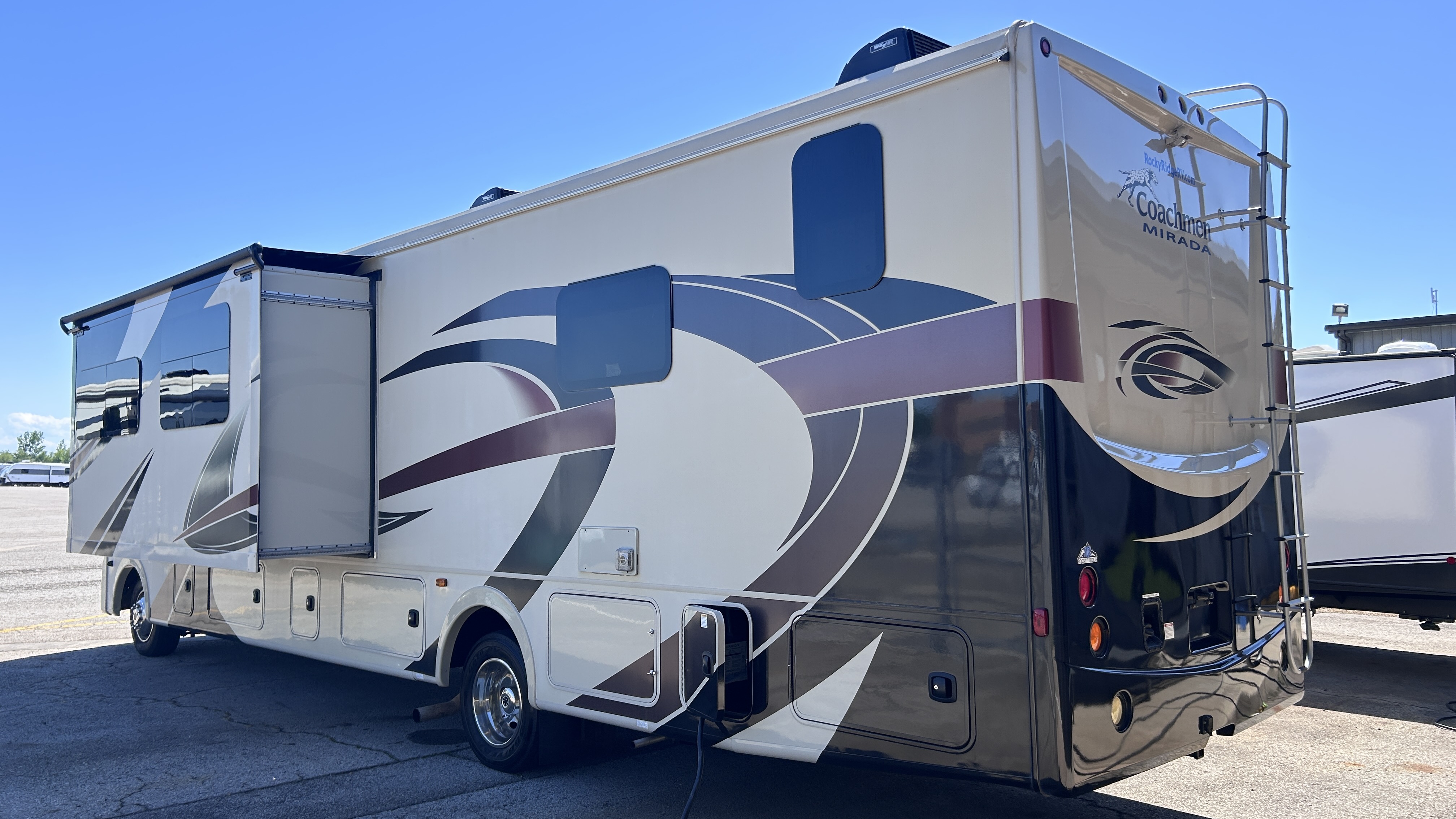 2019 Coachmen Mirada 35BH - Image 6