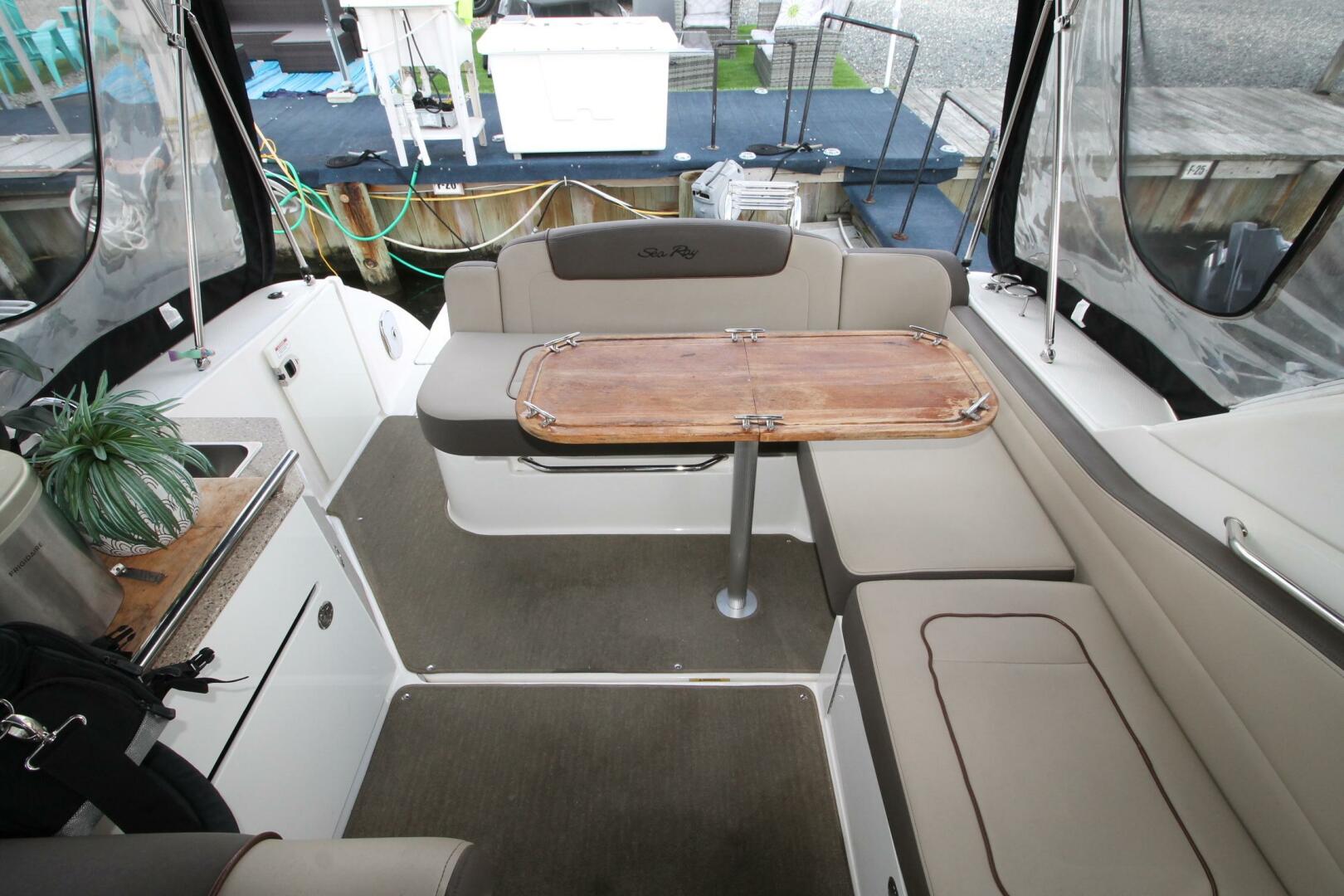 2015 Sea Ray 310 Sundancer - Image 5