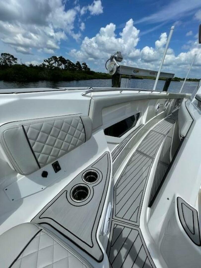 2023 Pursuit 378 Sport - Image 7