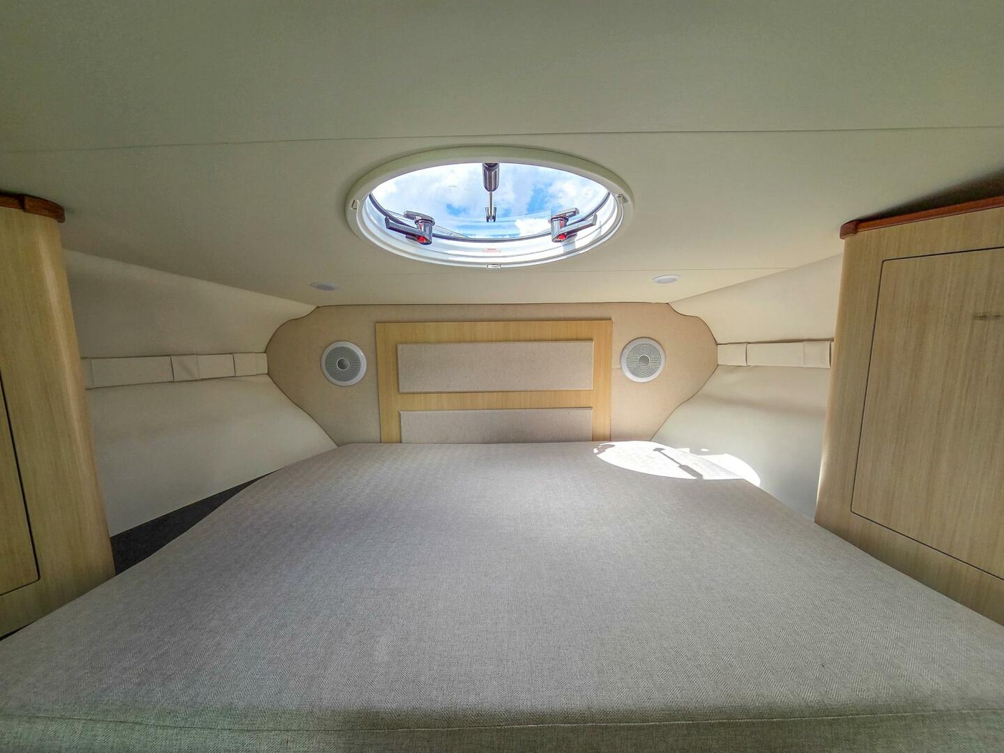 2026 Regal 33 XO Base - Image 34