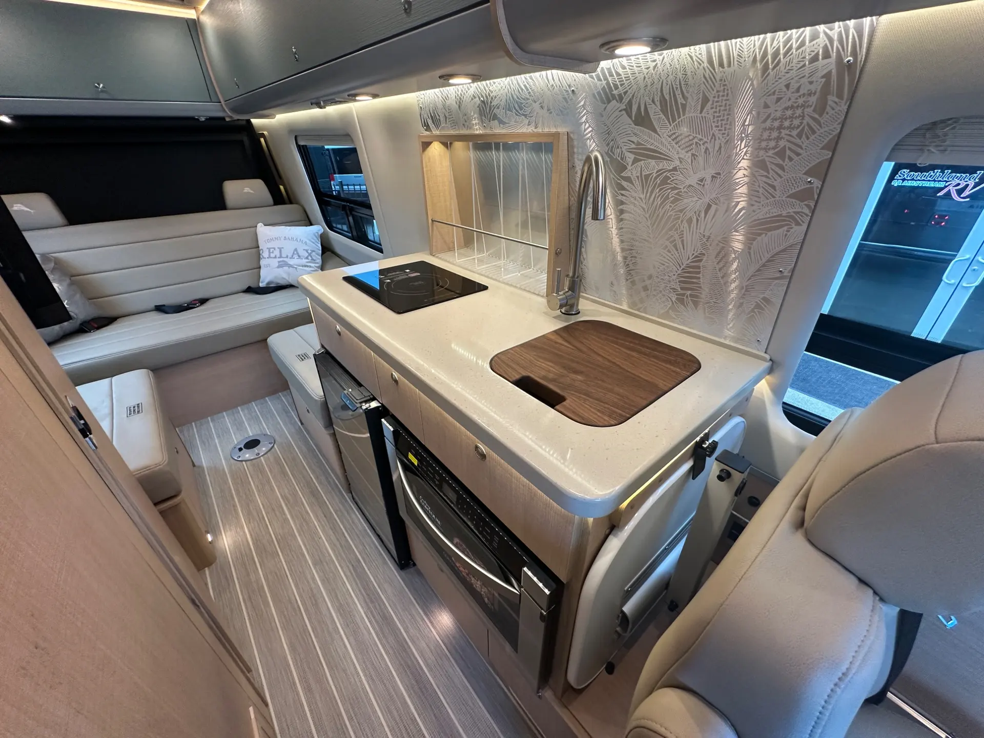2027 Airstream Interstate 24GL Tommy Bahama - Image 17