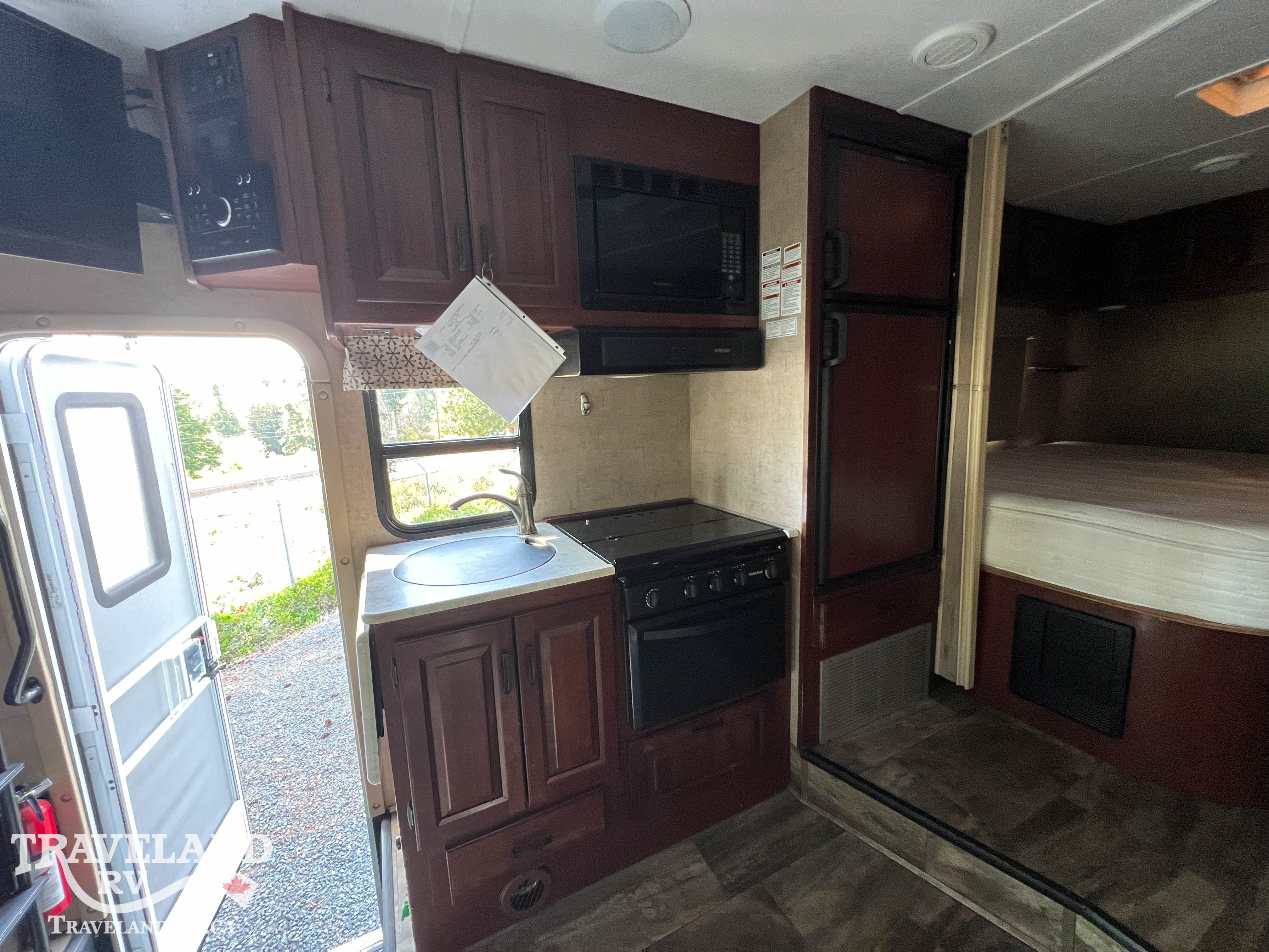 2016 Forest River SUNSEEKER 229OCD - Image 9