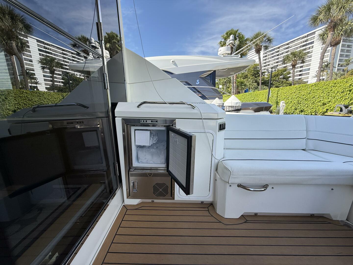 2014 Cruisers Yachts 45 Cantius - Image 34
