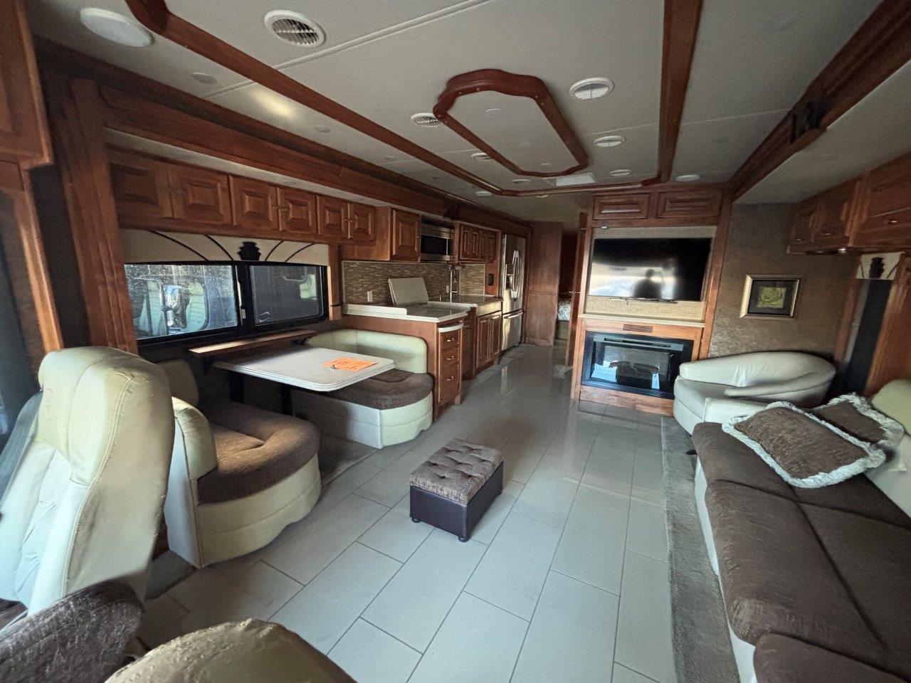 2015 Tiffin Phaeton 40 AH - Image 4