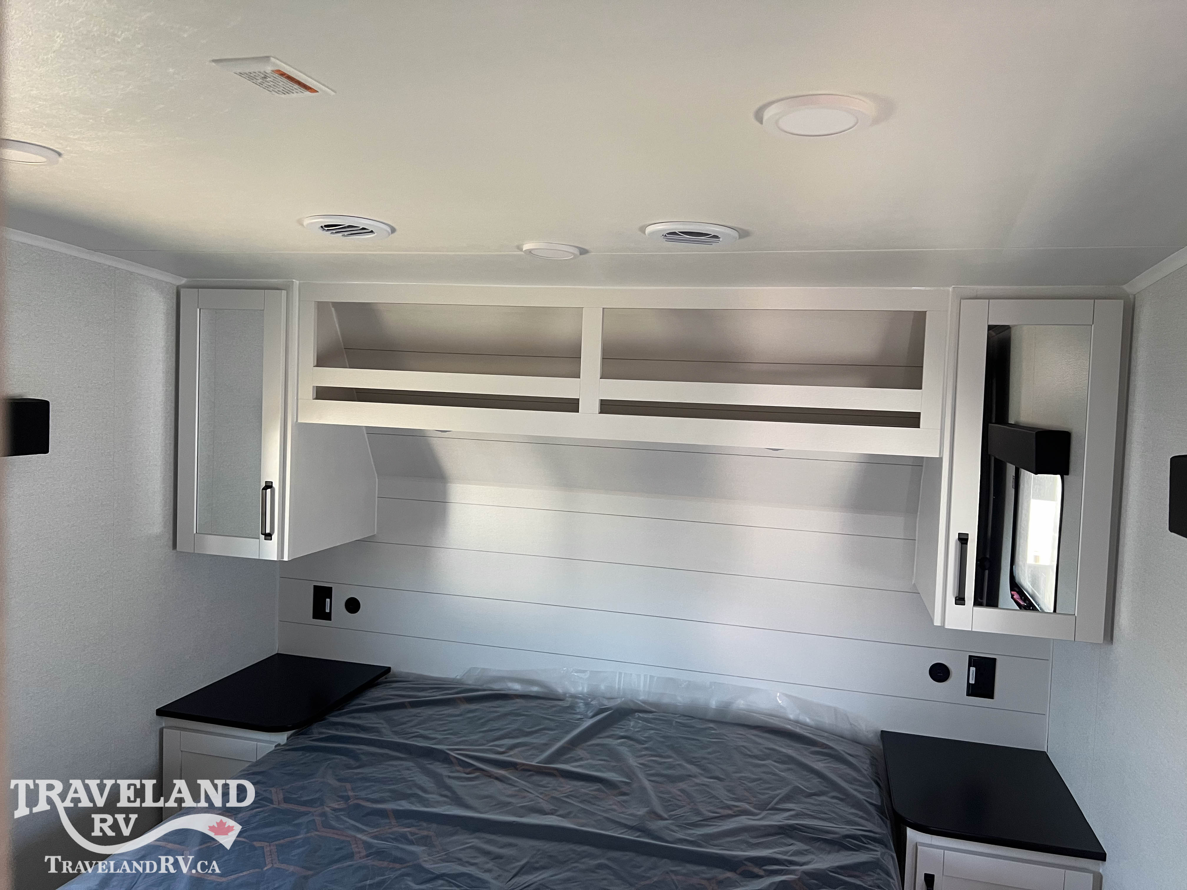 2027 Highland Ridge Roamer Light Duty 28DBSS - Image 25