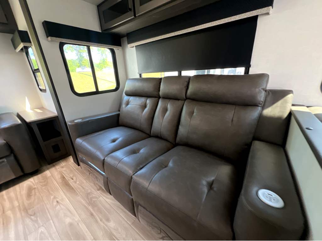 2026 VENTURE RV SPORTTREK 312VIK - Image 8