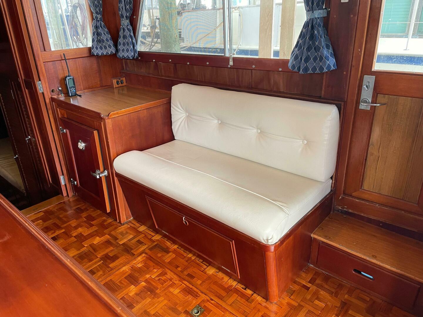 1990 Grand Banks 42 Classic - Image 11