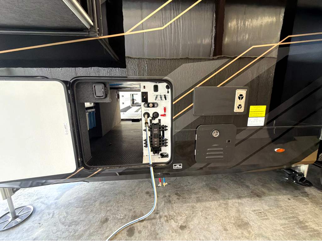 2027 JAYCO PINNACLE 32RLTS - Image 9