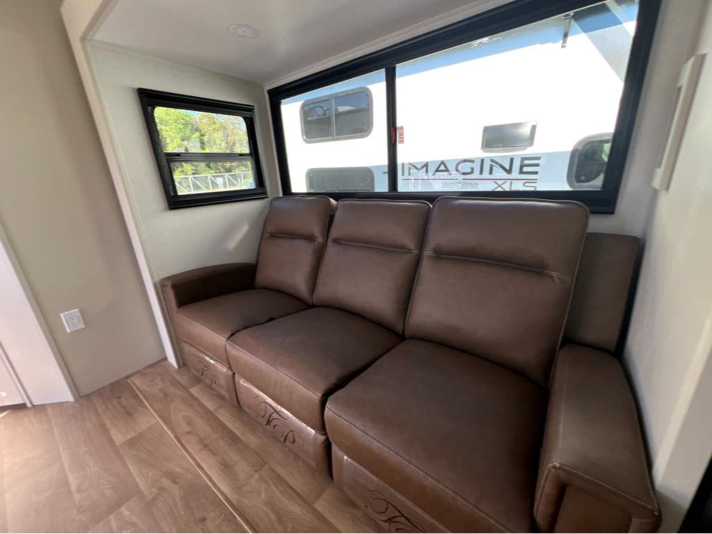 2027 GRAND DESIGN IMAGINE 2470BH - Image 7