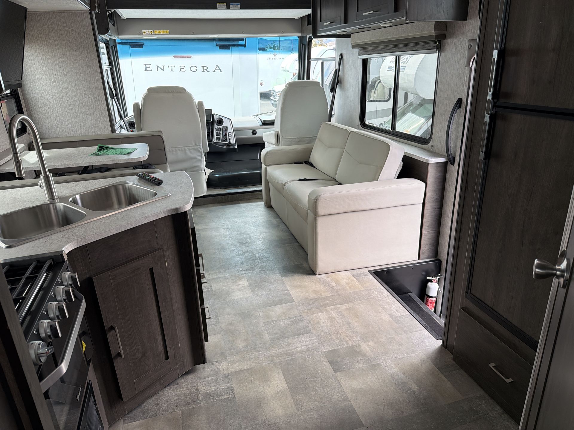 2023 Coachmen Pursuit 31BH - Image 28