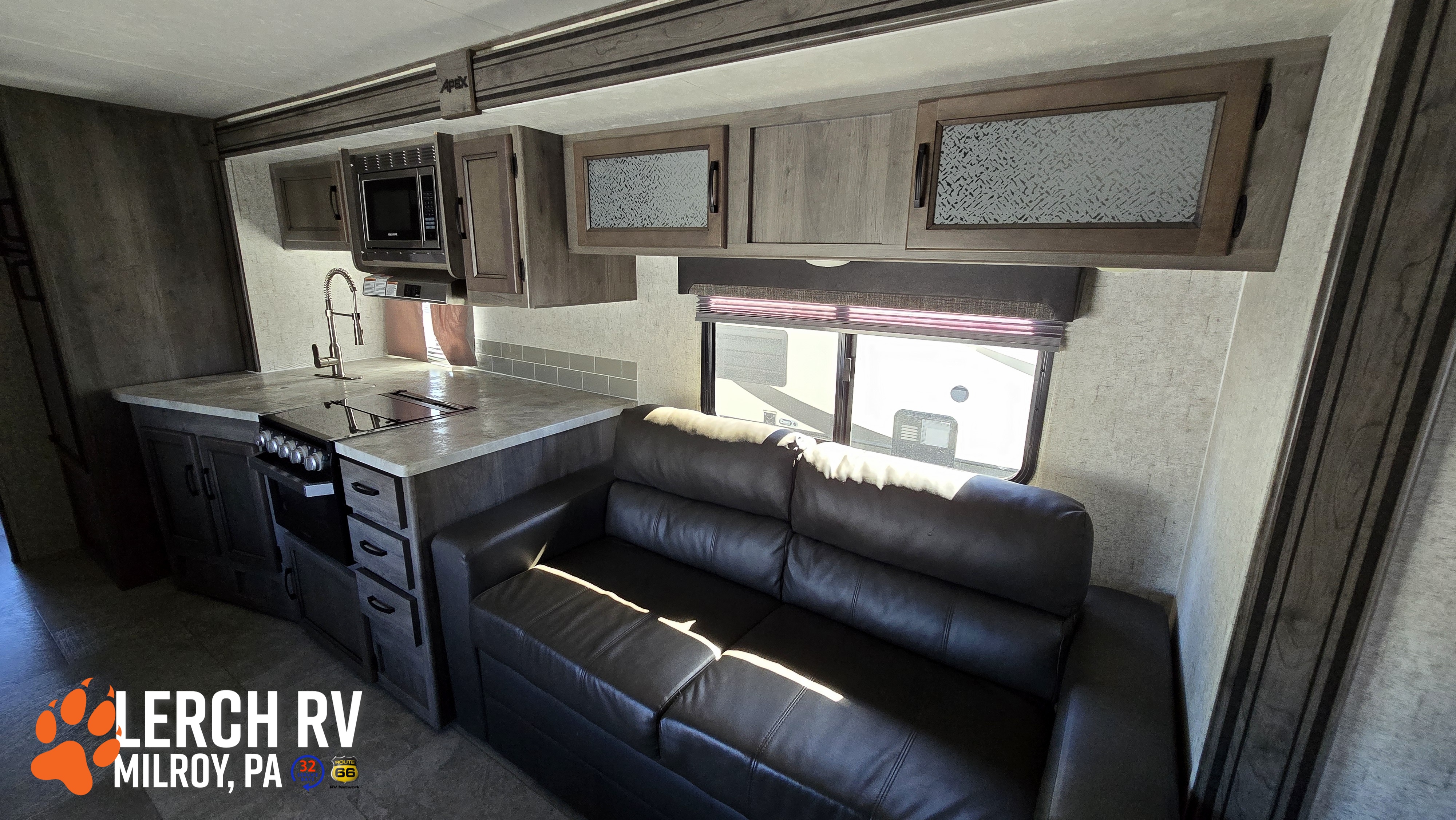 2019 FOREST RIVER APEX 300BHS - Image 12