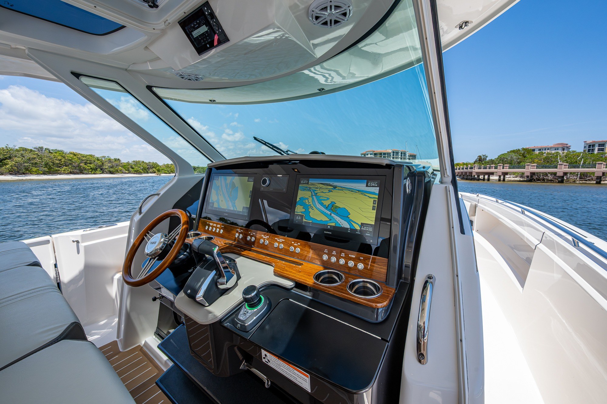 2024 Tiara Yachts 38 LS Base - Image 16