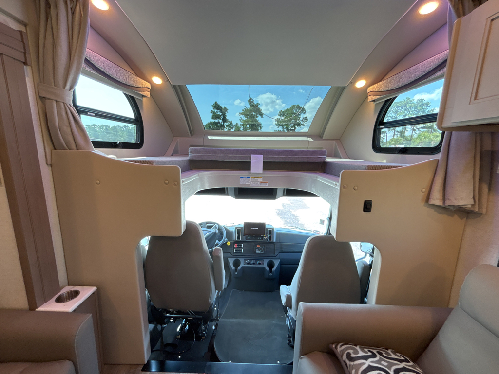 2026 THOR MOTOR COACH PASADENA 38FX - Image 31