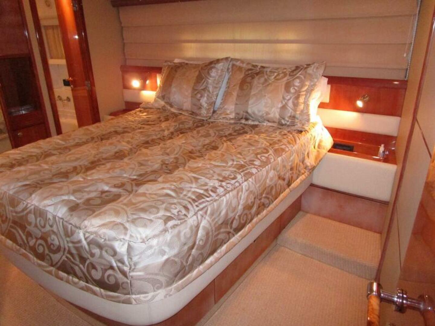 2003 Ferretti Yachts 590 Motor Yacht - Image 19