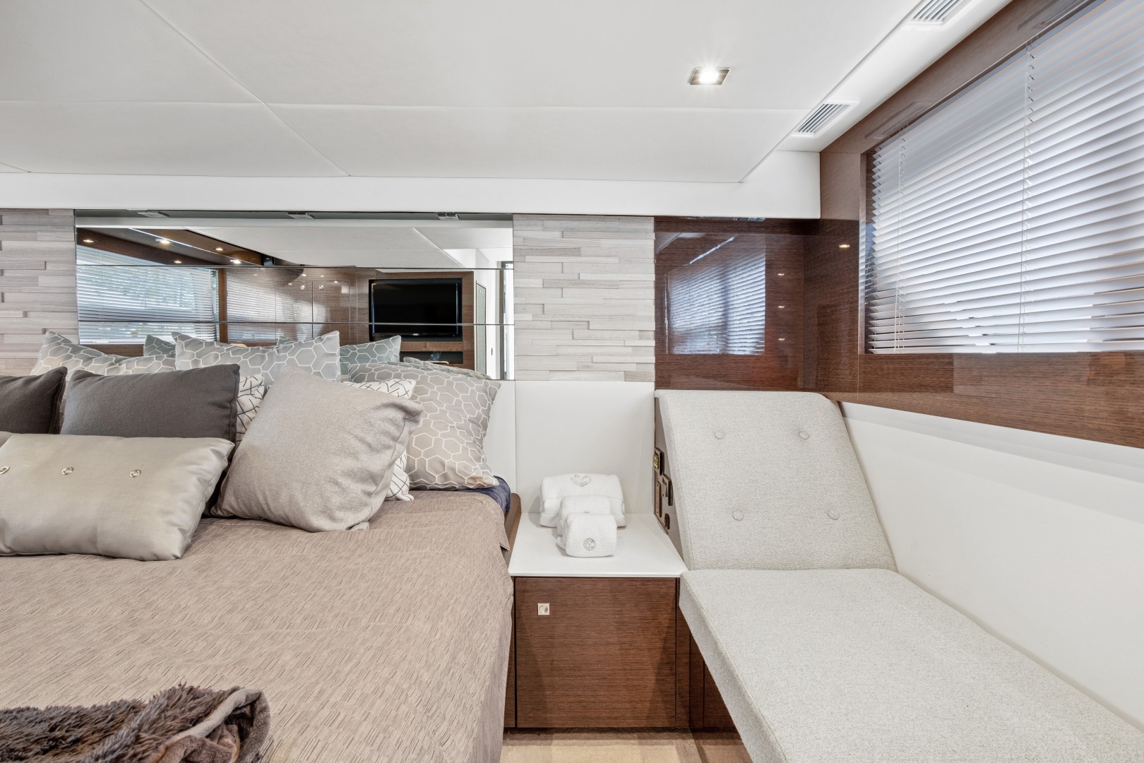 2019 Cruisers 50 Cantius - Image 31
