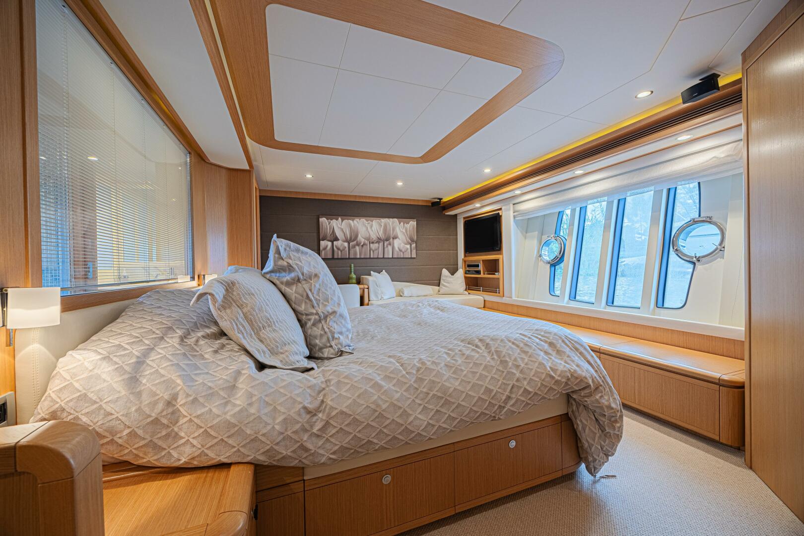2011 Ferretti Yachts 830 - Image 63