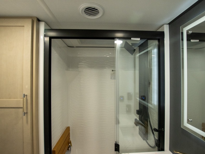 2026 Keystone Raptor 444 - Image 26
