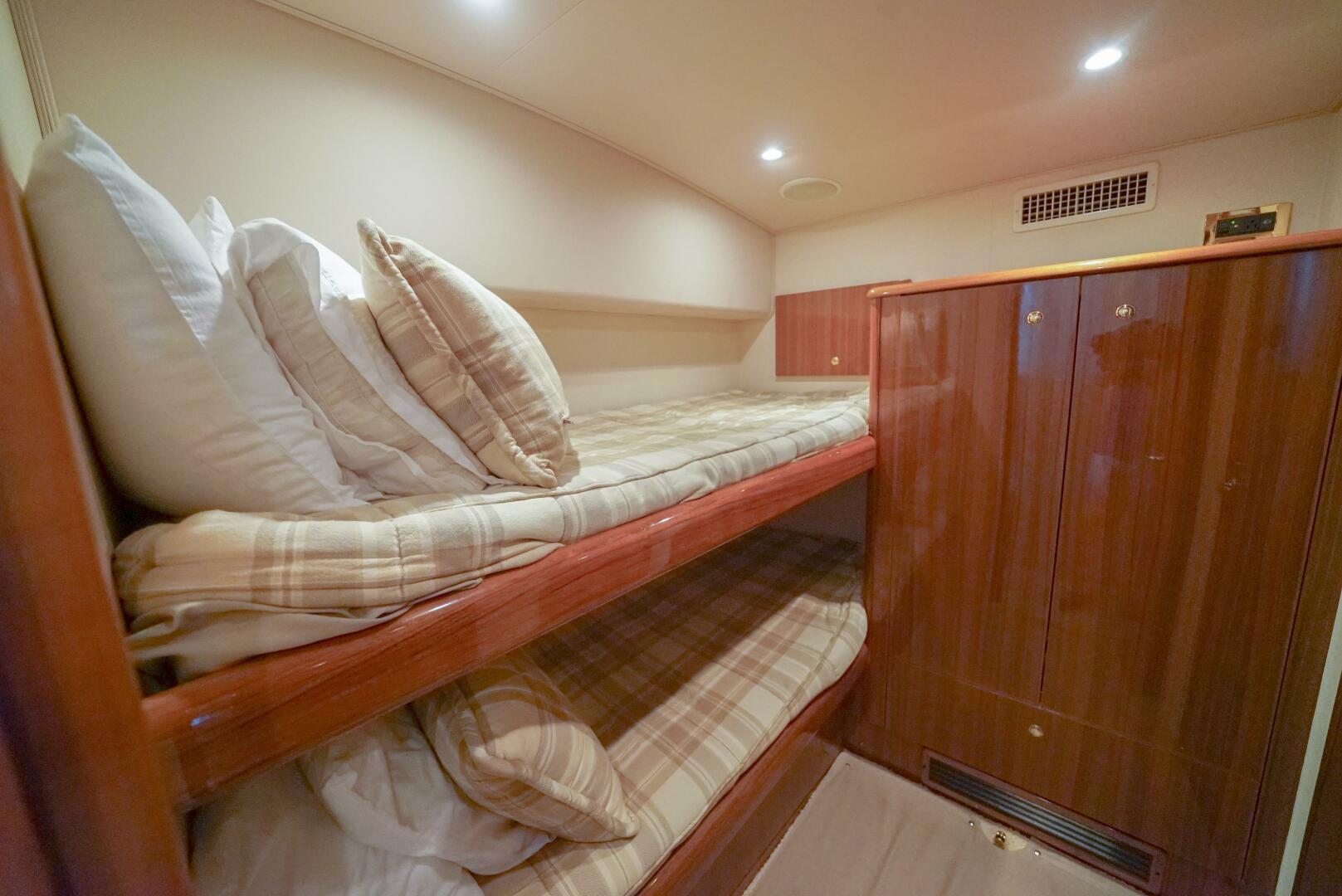 2007 Viking 45 Convertible - Image 18