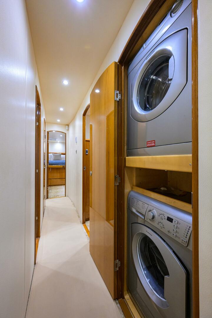 2014 Viking 76 Enclosed Bridge - Image 20