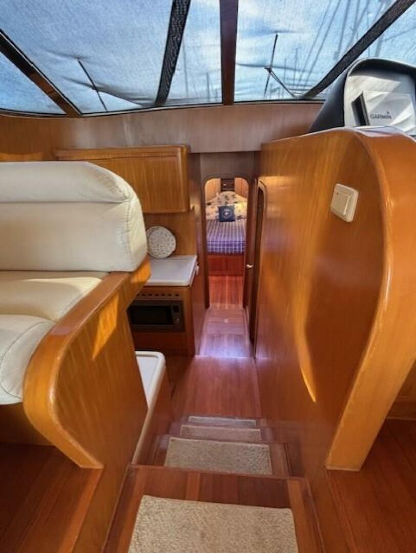 1994 Johnson High Tech 56' Euro - Image 11