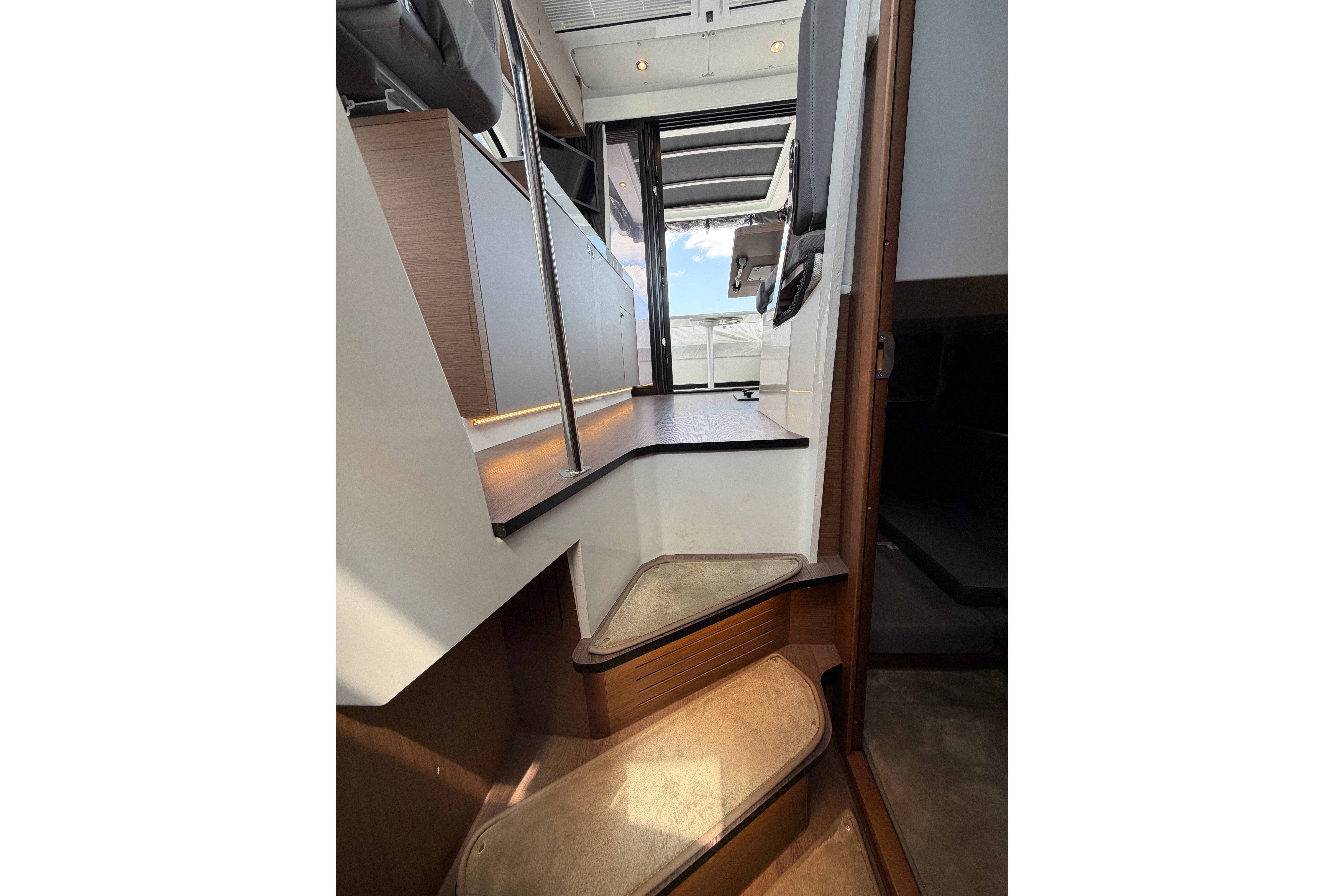2023 Beneteau Antares 11 OB - Image 83