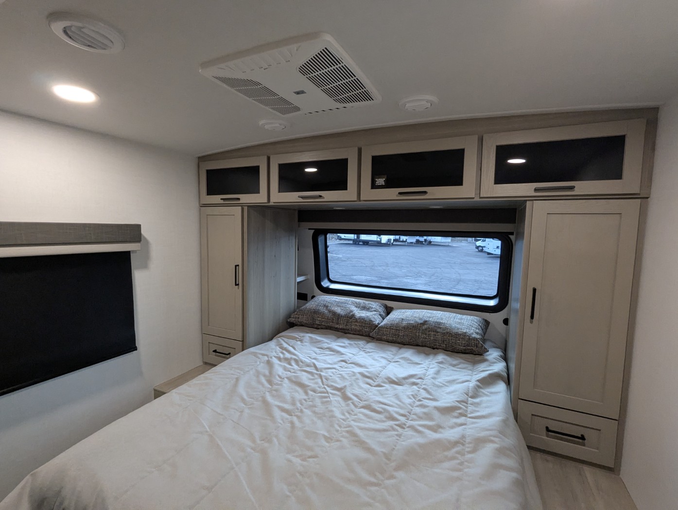 2026 Forest River Rockwood Ultra Lite 2906RL - Image 8