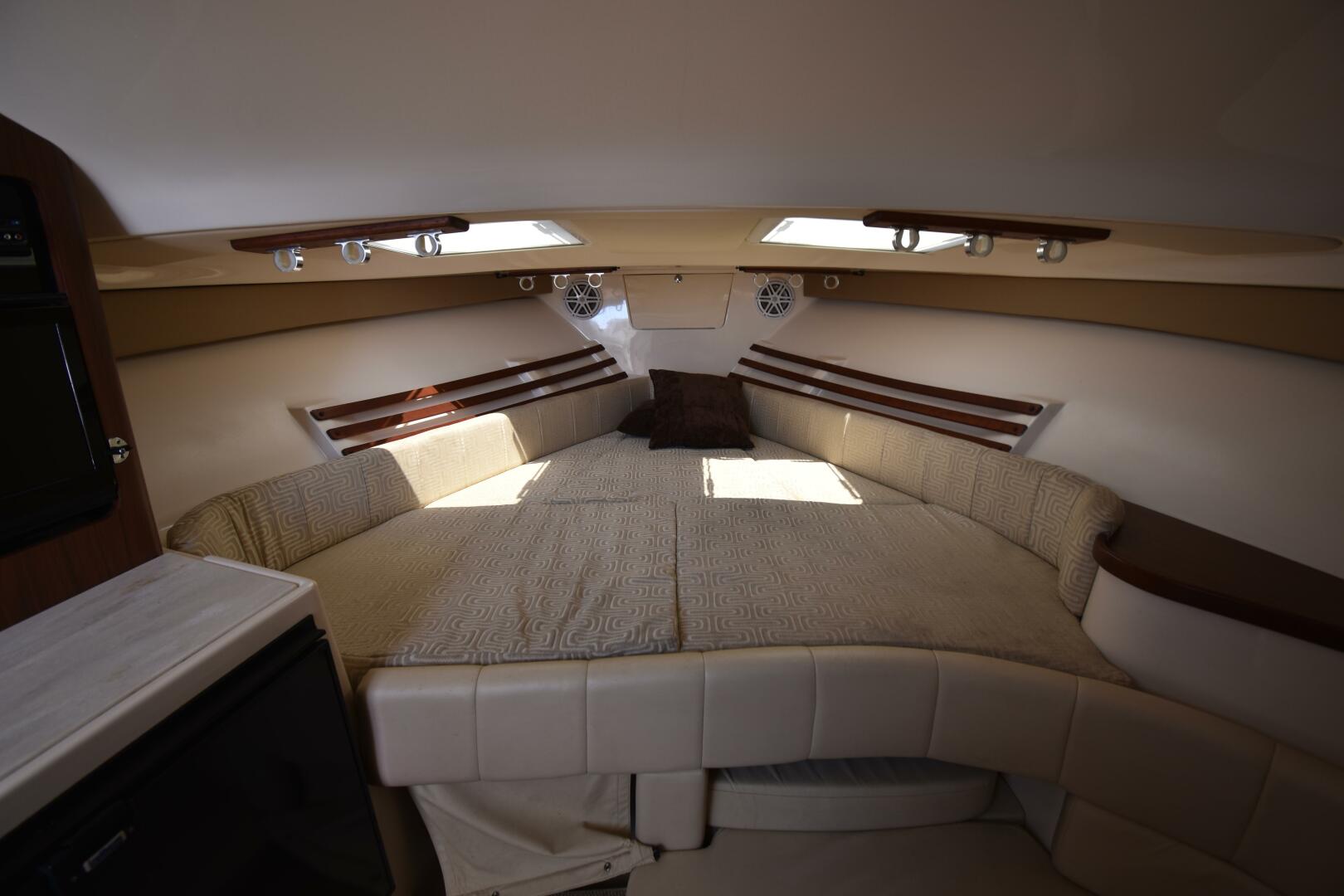 2016 Grady-White 330 Express - Image 5