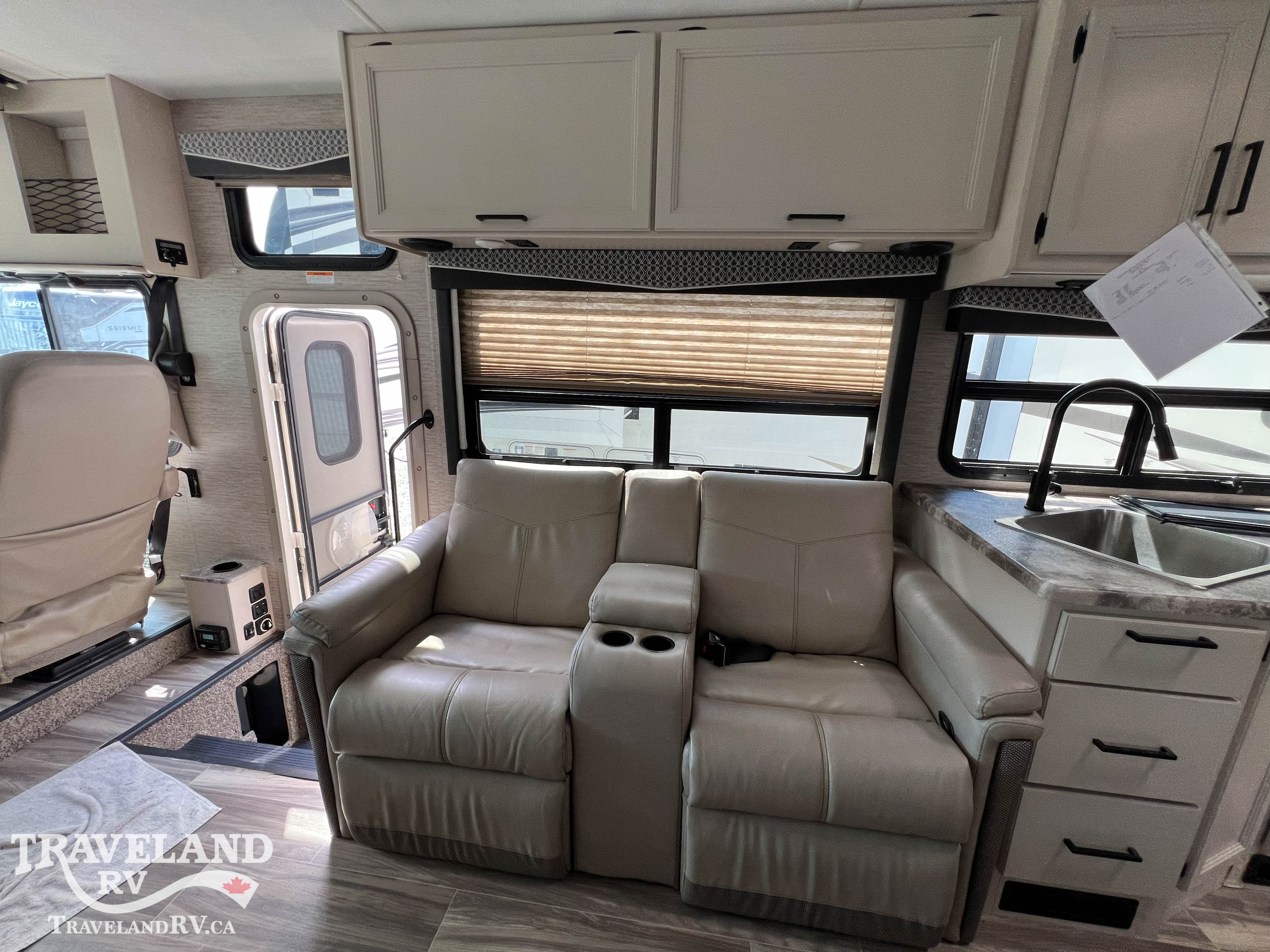 2022 Thor Motor Coach ACE 33.1 - Image 9