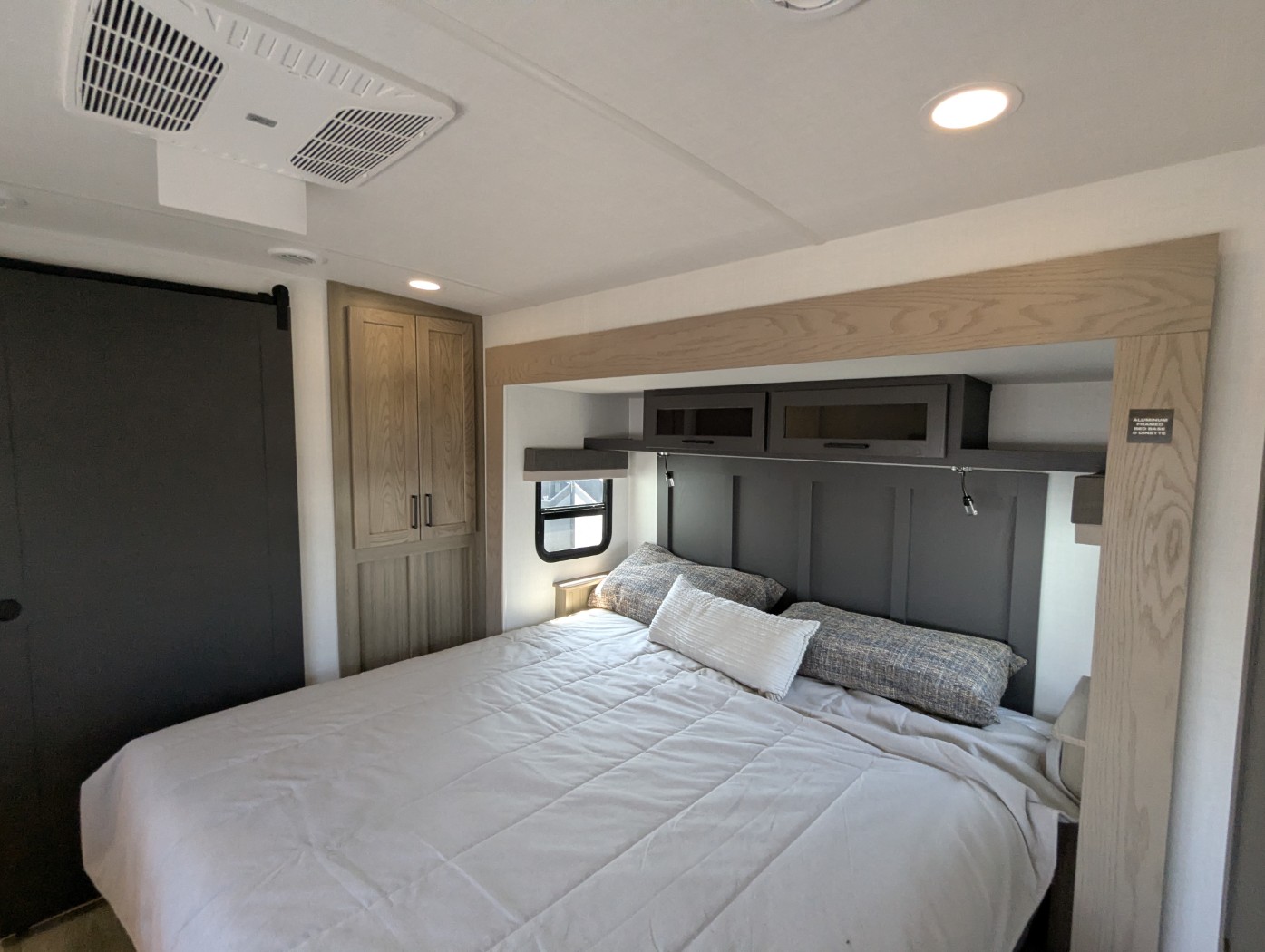 2026 Forest River Rockwood Signature 401SFB - Image 25