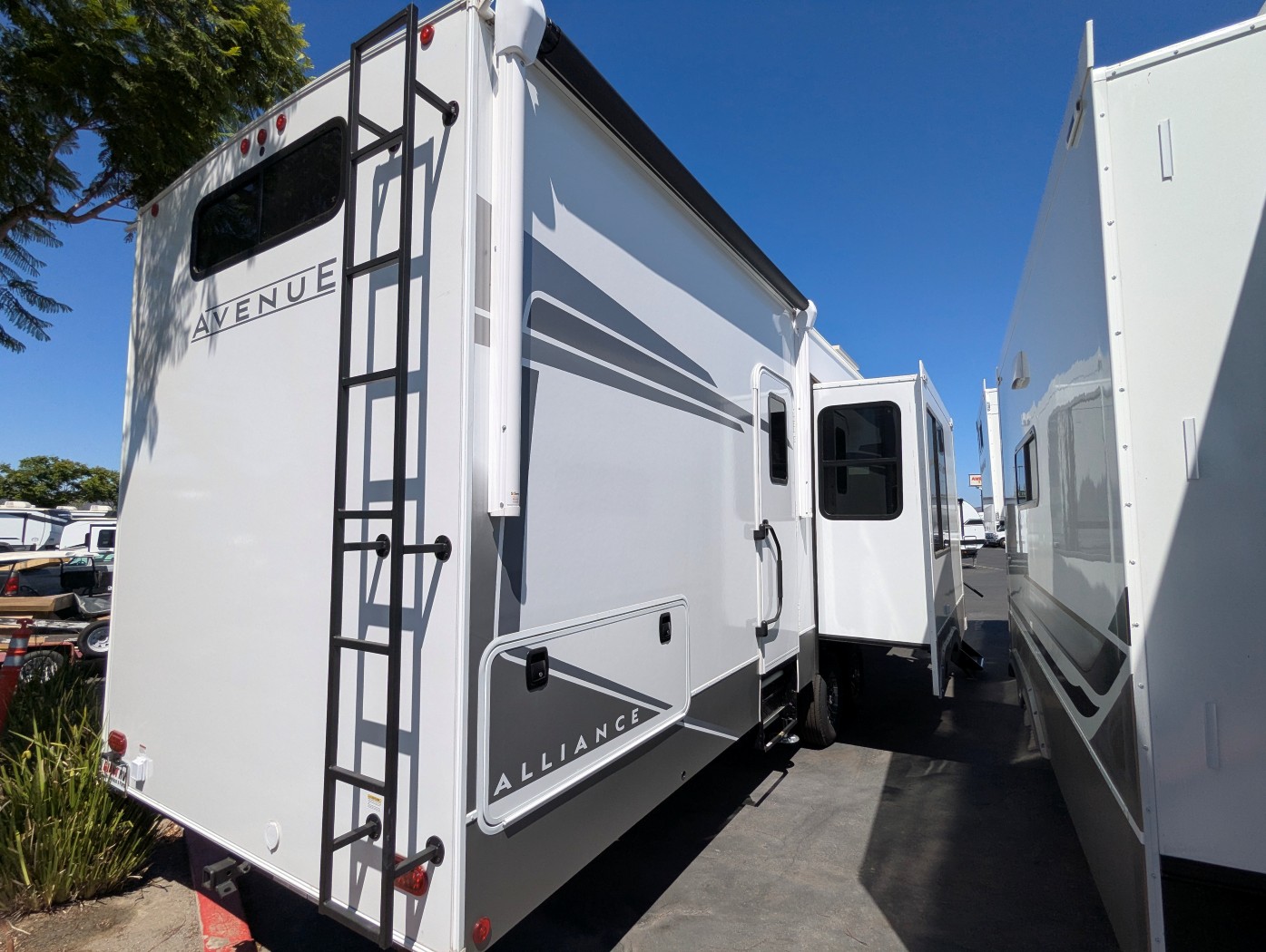 2026 Alliance RV Avenue 38DBL - Image 5