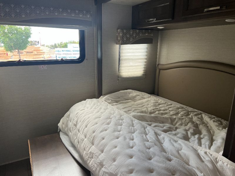 2018 Jayco Melbourne Prestige 24LP - Image 9