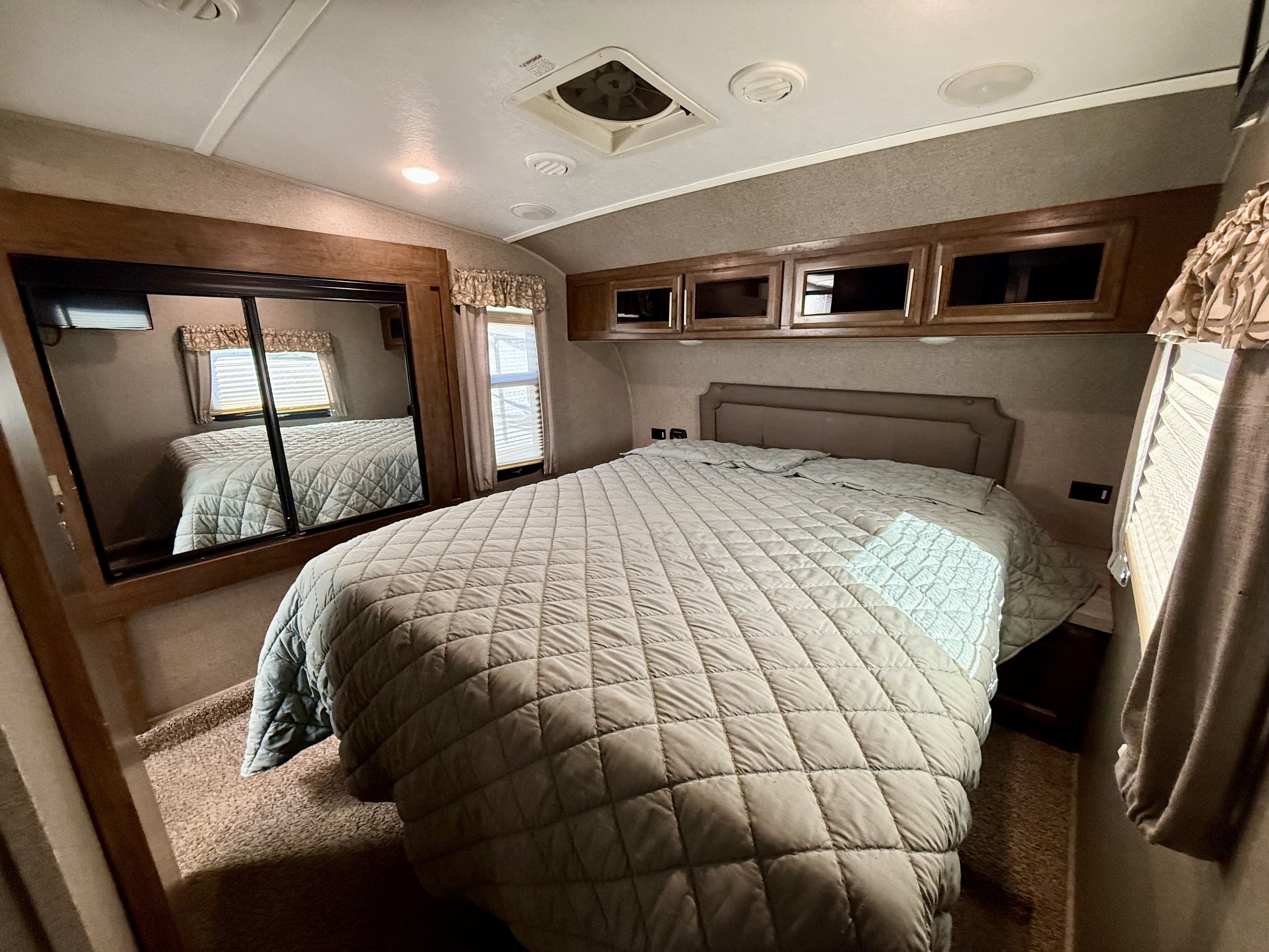2019 Forest River Rockwood Signature Ultra Lite 8298WS - Image 13