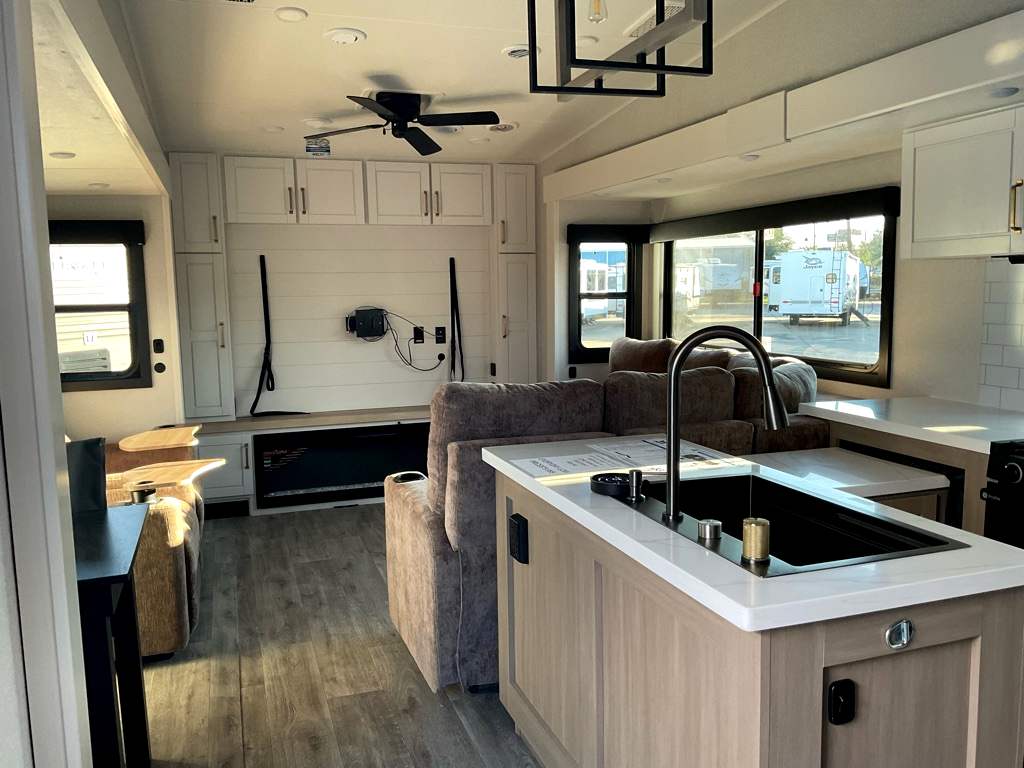 2026 JAYCO Eagle 335 LSTS - Image 7