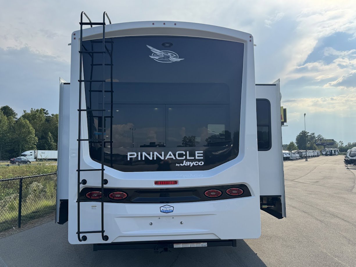 2026 JAYCO PINNACLE 32RLTS - Image 3
