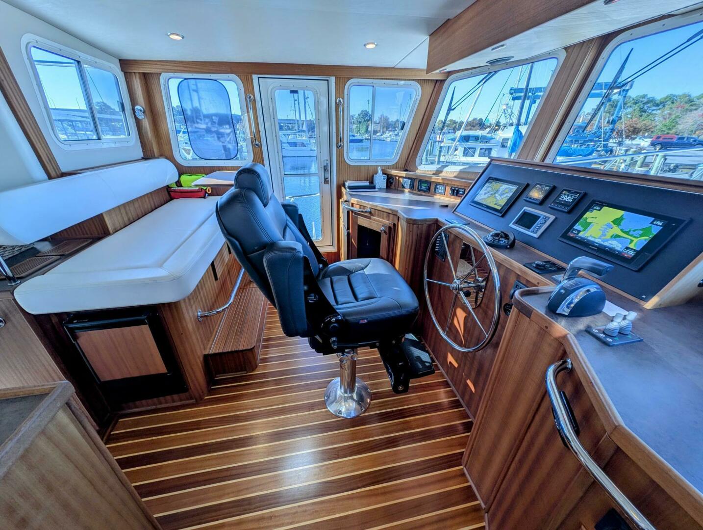 2015 American Tug - Image 19