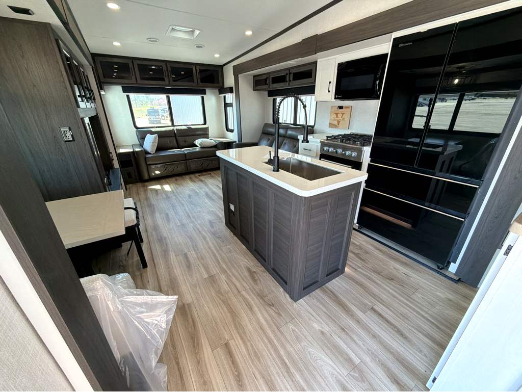2026 VENTURE RV SPORTTREK 363VFR - Image 14