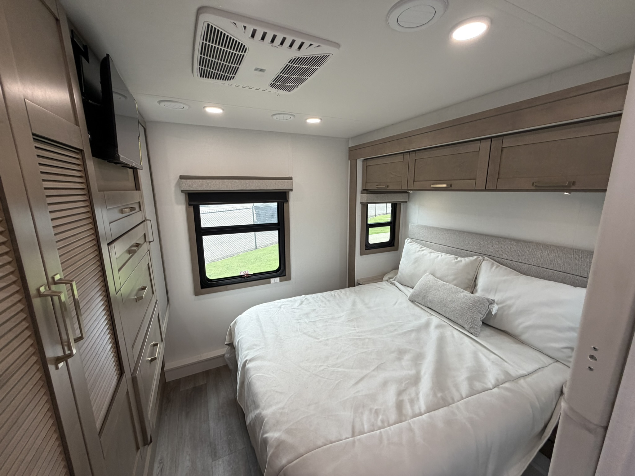 2027 JAYCO GREYHAWK 29MV - Image 47