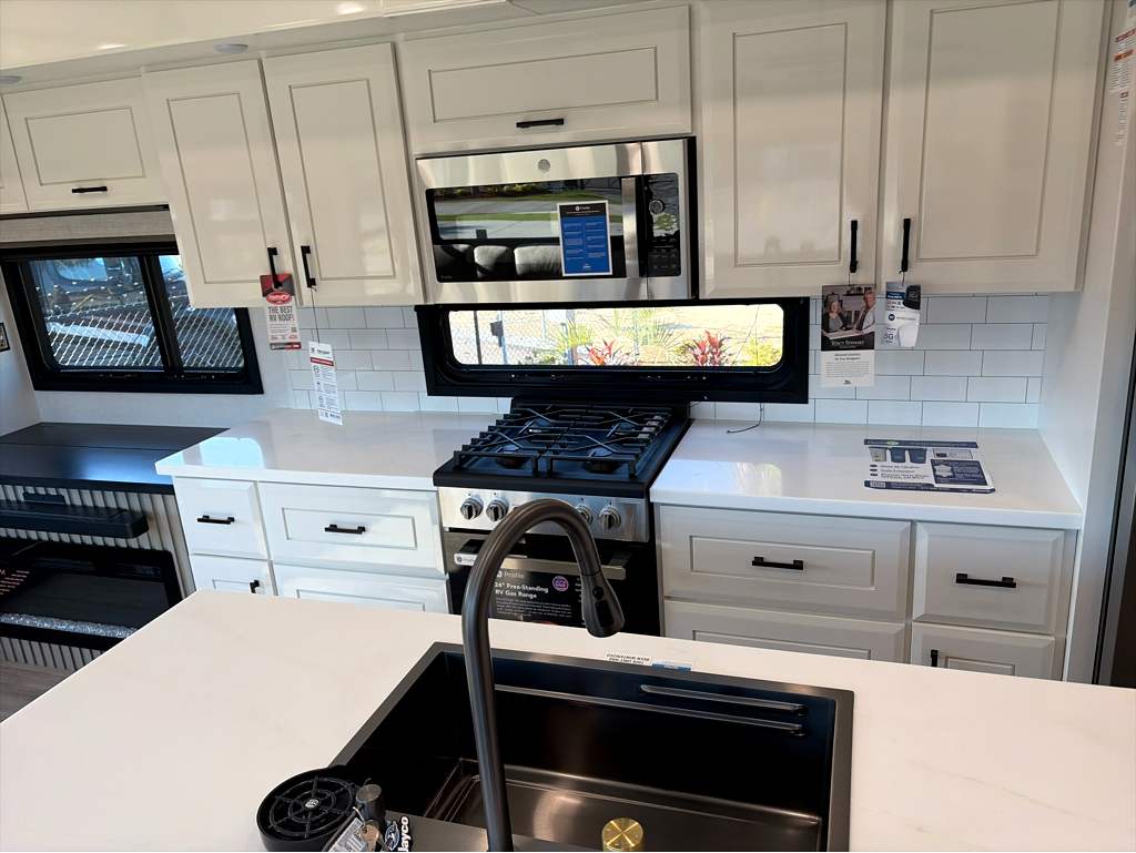 2027 JAYCO PINNACLE 39FBRL - Image 8