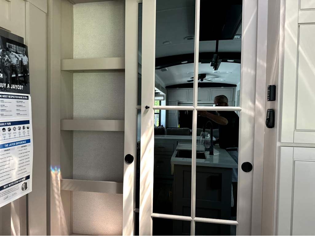 2027 JAYCO NORTH POINT 381CKRE - Image 14