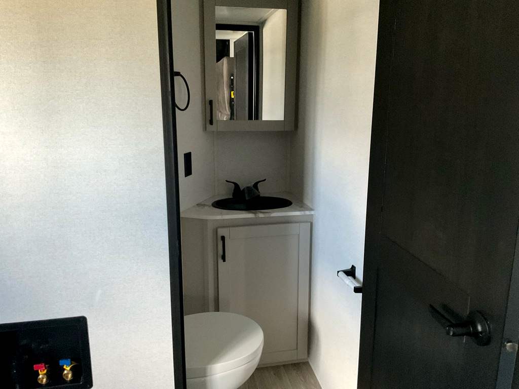 2027 JAYCO SEISMIC 413 - Image 15