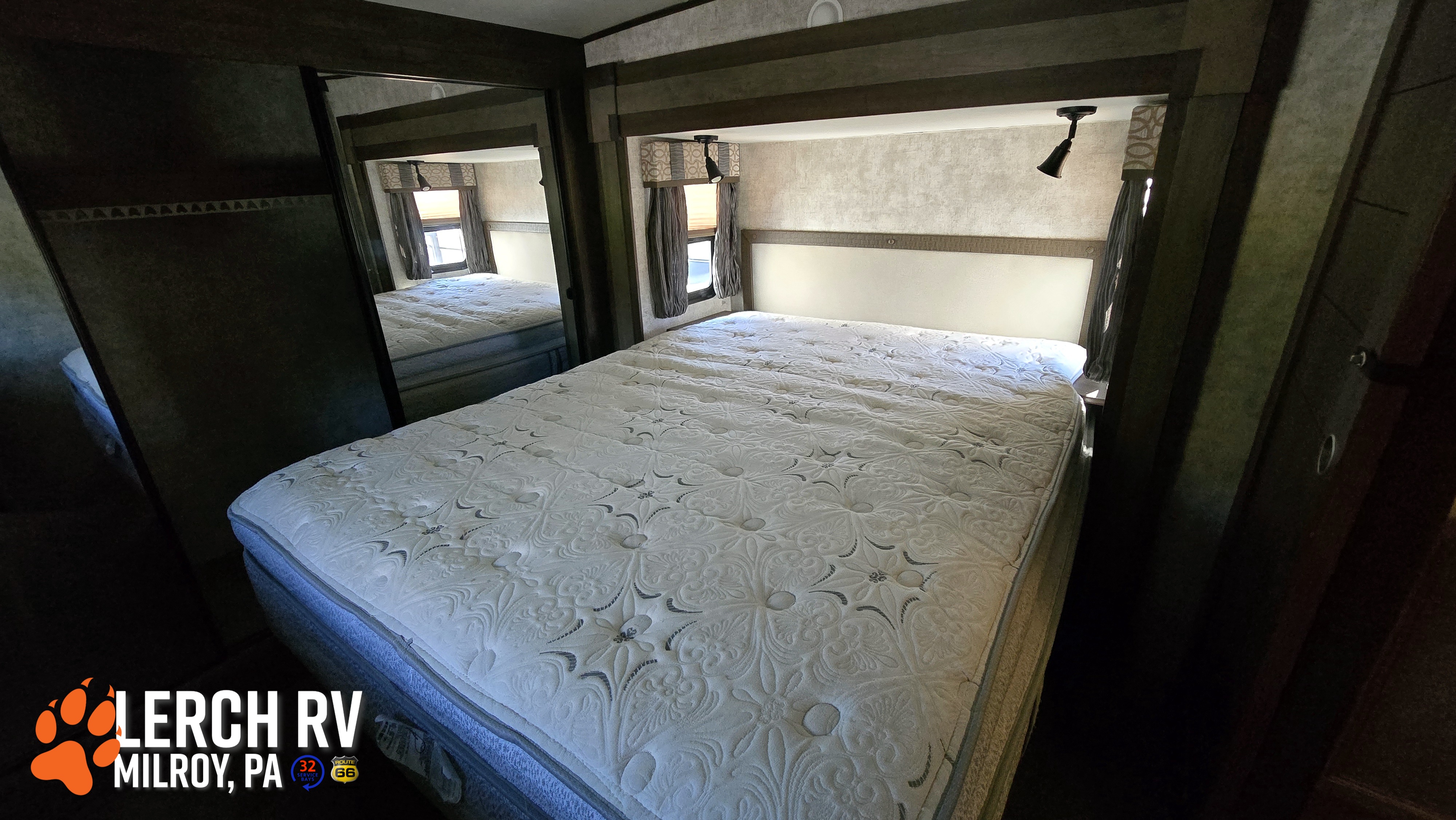 2017 Highland Ridge Roamer RT340FLR - Image 26