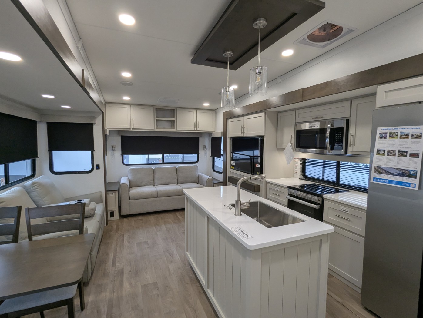 2027 Alliance RV Avenue 32RLS - Image 22