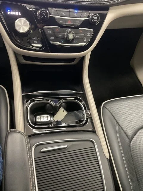 2024 Chrysler Pacifica Wagon 4D Limited - Image 15