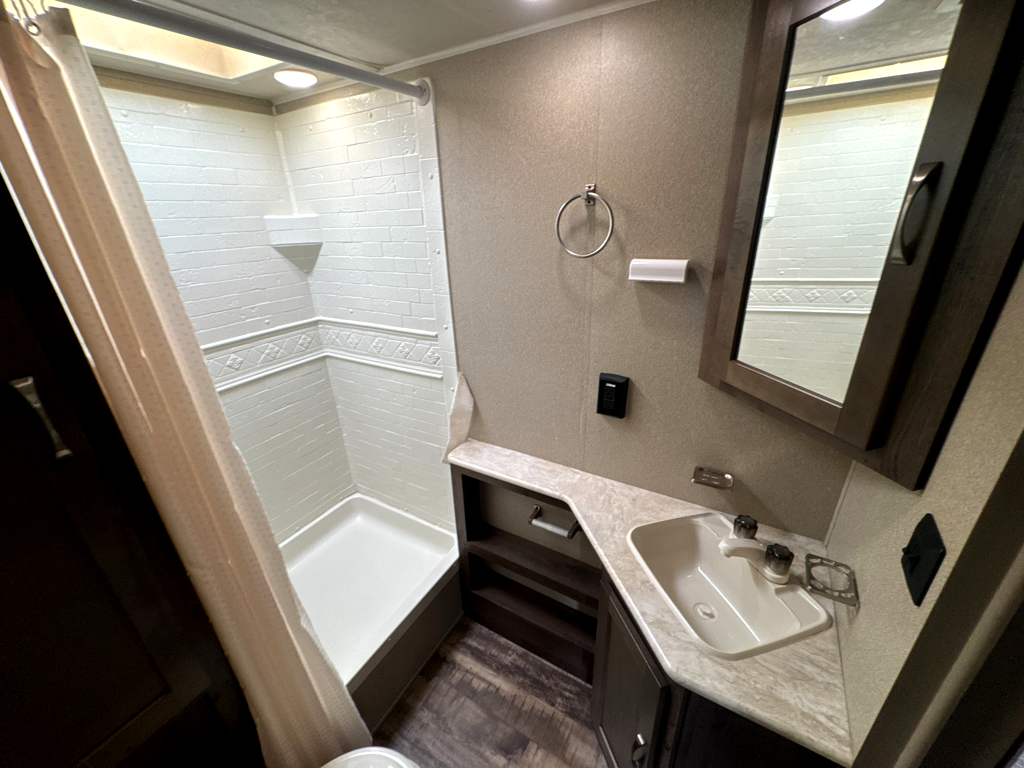 2017 PALOMINO PUMA 28FQDB - Image 21
