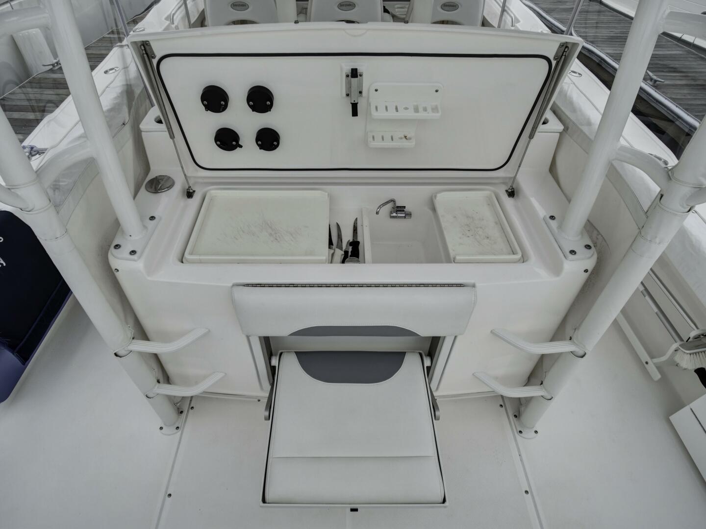 2015 Everglades 435 Center Console - Image 10