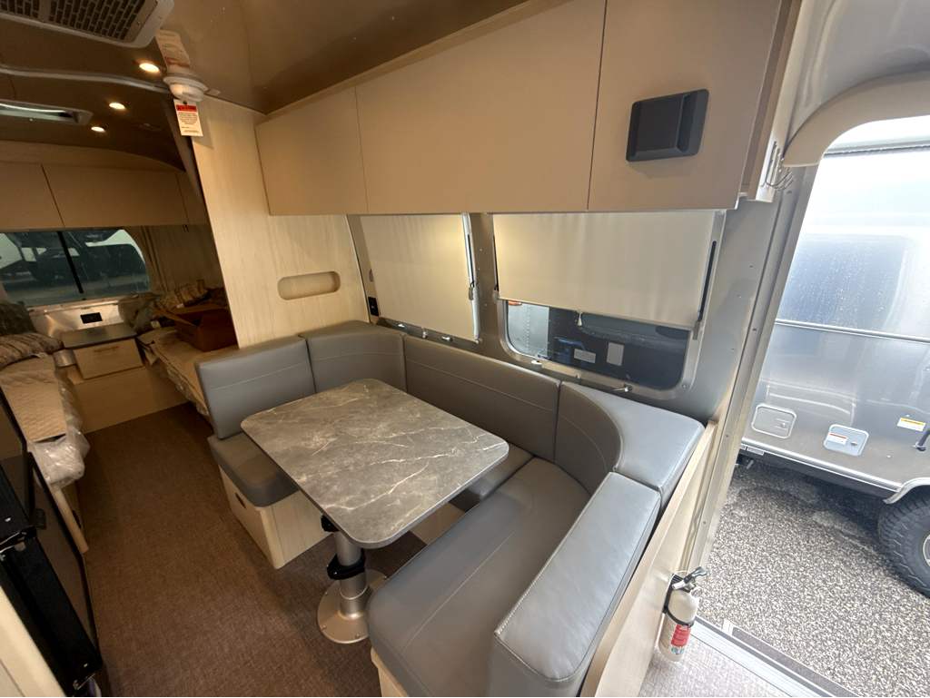 2026 AIRSTREAM FLYING CLOUD 23FBT - Image 12