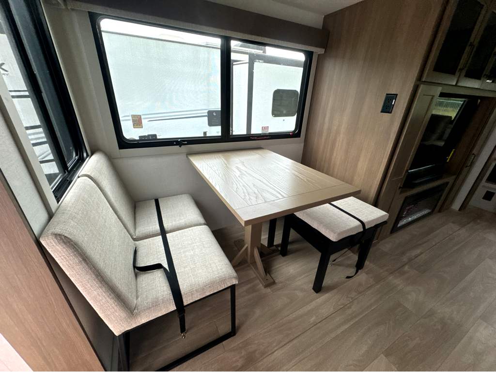 2027 VENTURE RV SPORTTREK 343VIK - Image 22