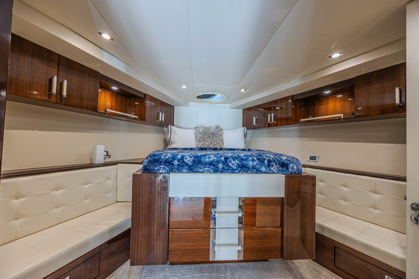 2010 Lazzara Yachts LSX 92 - Image 53