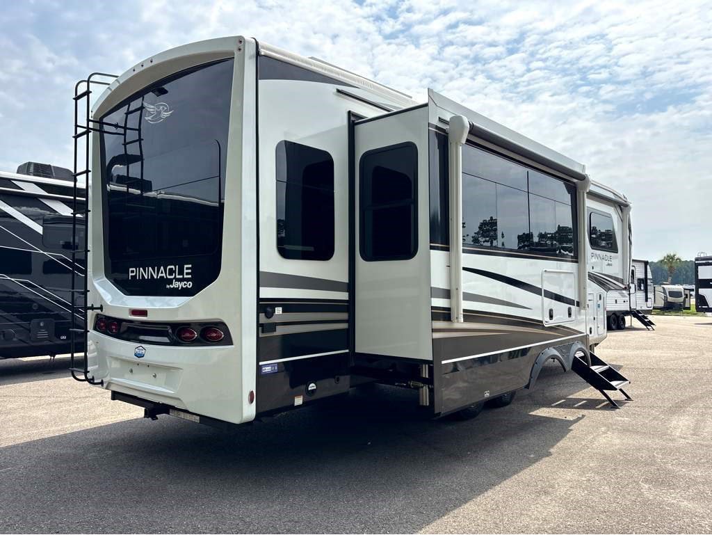2026 JAYCO PINNACLE 32RLTS - Image 6